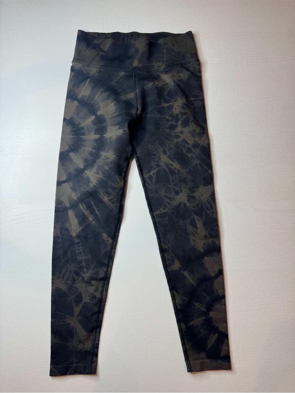 aerie High-Rise Tie-Dye Leggings in Black and Brown